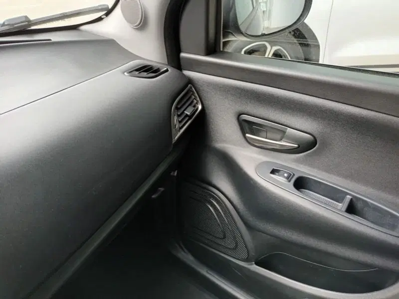 Lancia Ypsilon usata a Bari (15)