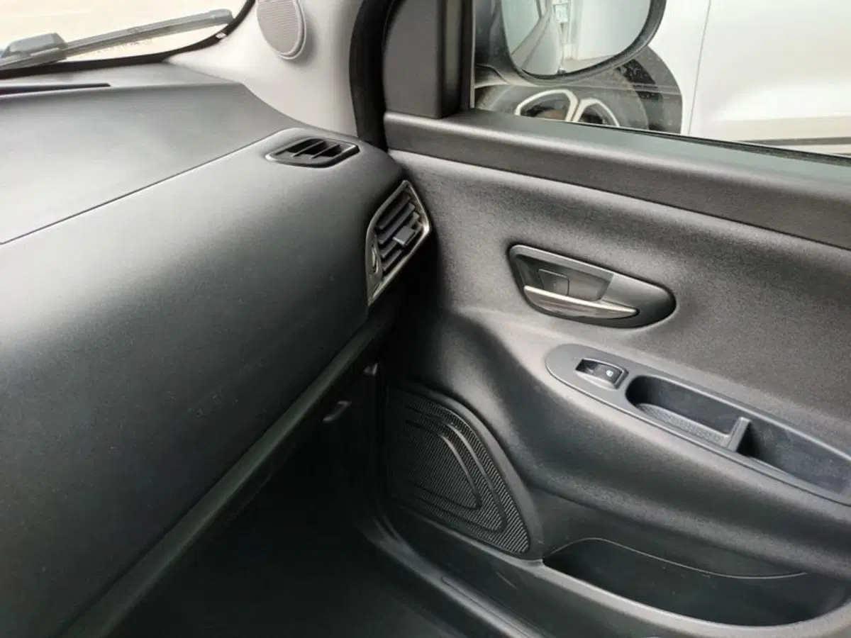 Lancia Ypsilon usata a Bari (16)
