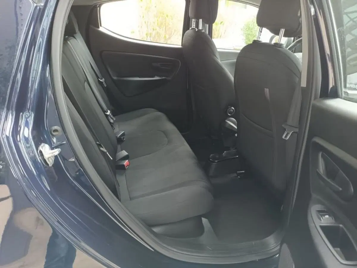 Lancia Ypsilon usata a Bari (19)