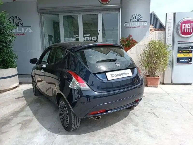 Lancia Ypsilon usata a Bari (20)