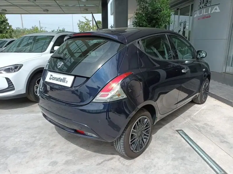 Lancia Ypsilon usata a Bari (3)