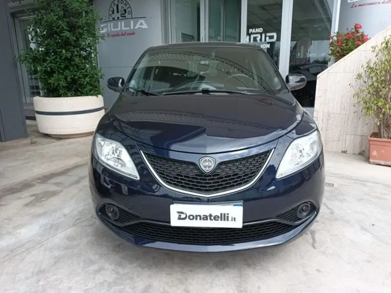Lancia Ypsilon usata a Bari (5)