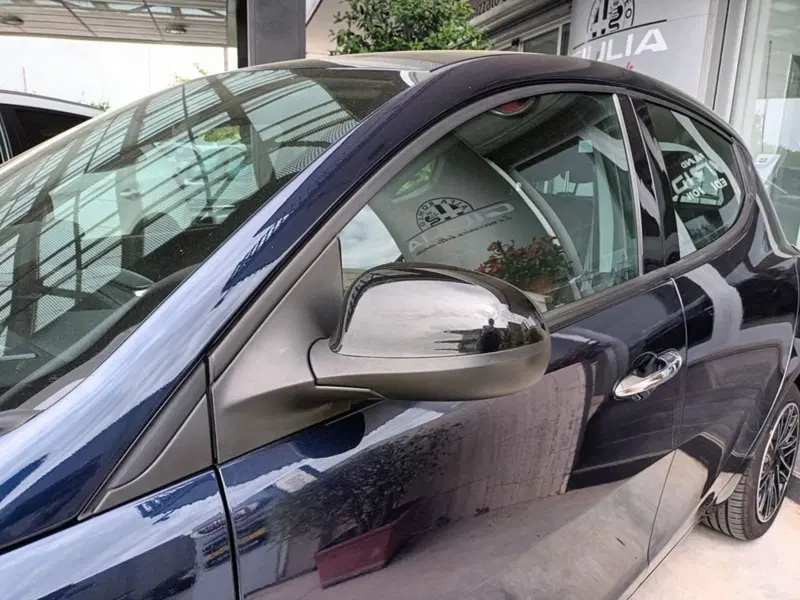 Lancia Ypsilon usata a Bari (7)
