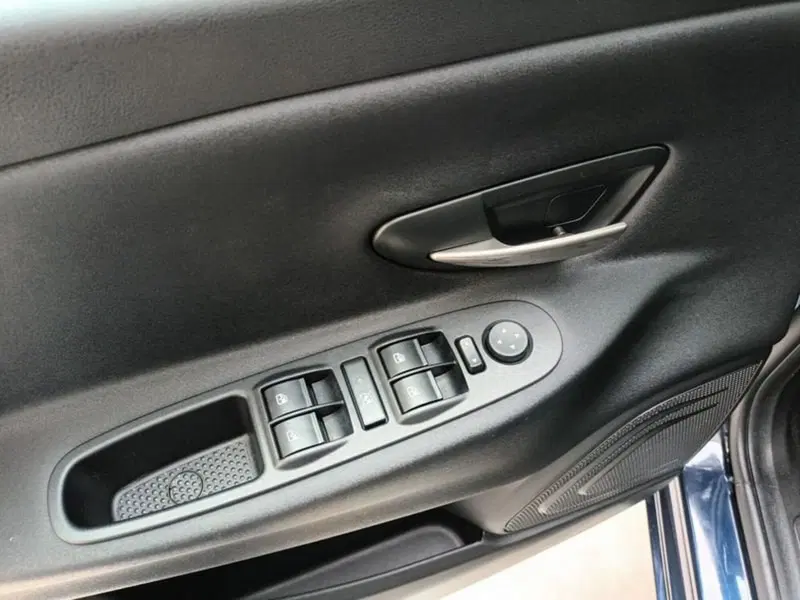 Lancia Ypsilon usata a Bari (9)