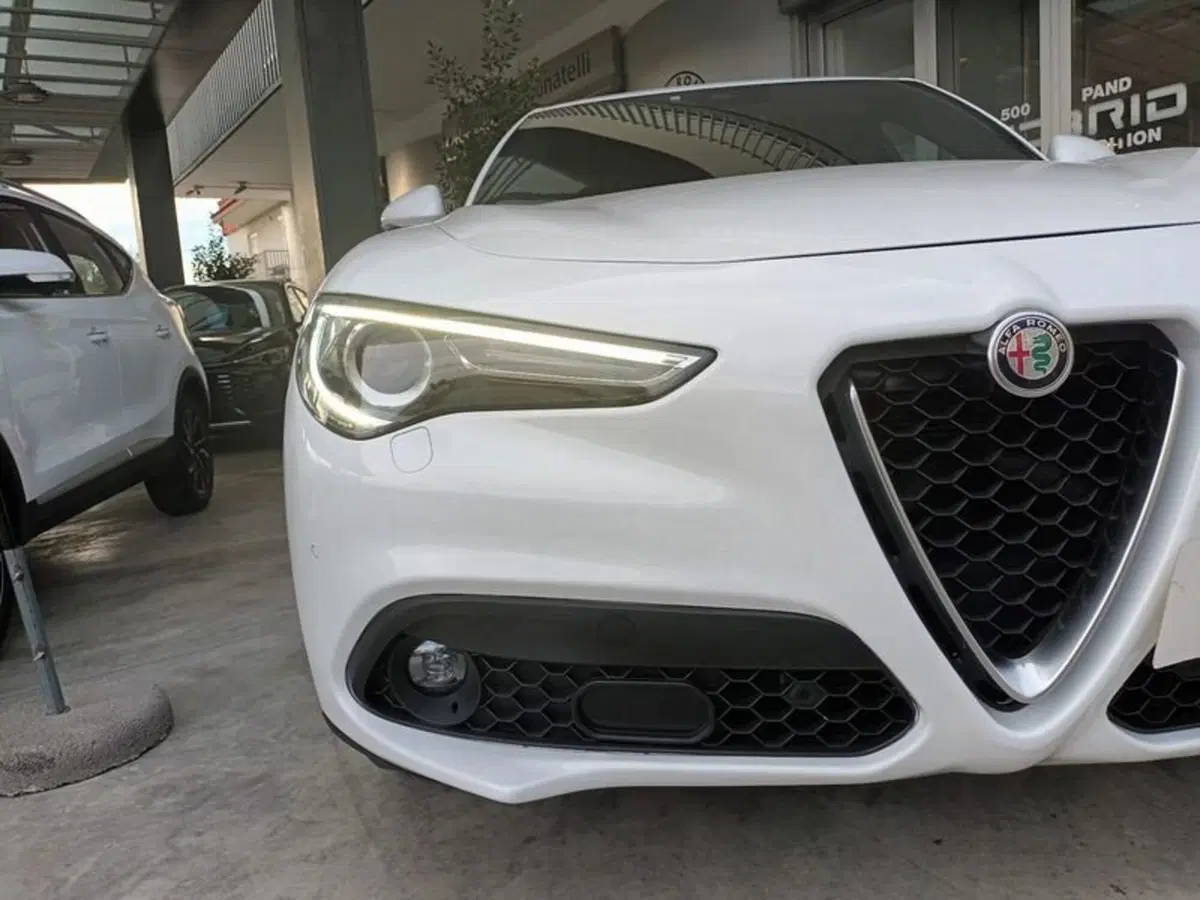 Alfa Romeo Stelvio usata a Bari (10)