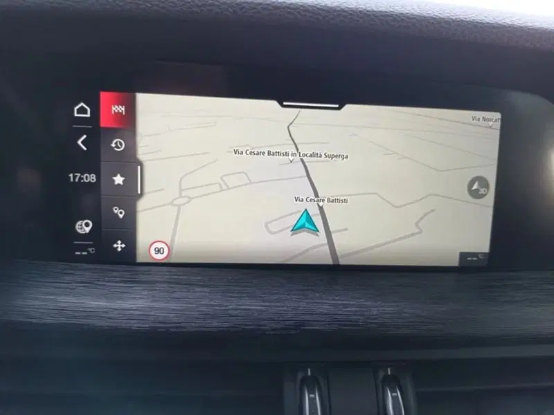 Alfa Romeo Stelvio usata a Bari (12)