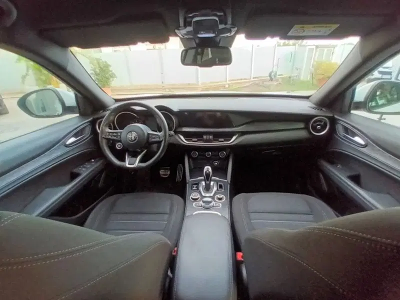 Alfa Romeo Stelvio usata a Bari (19)