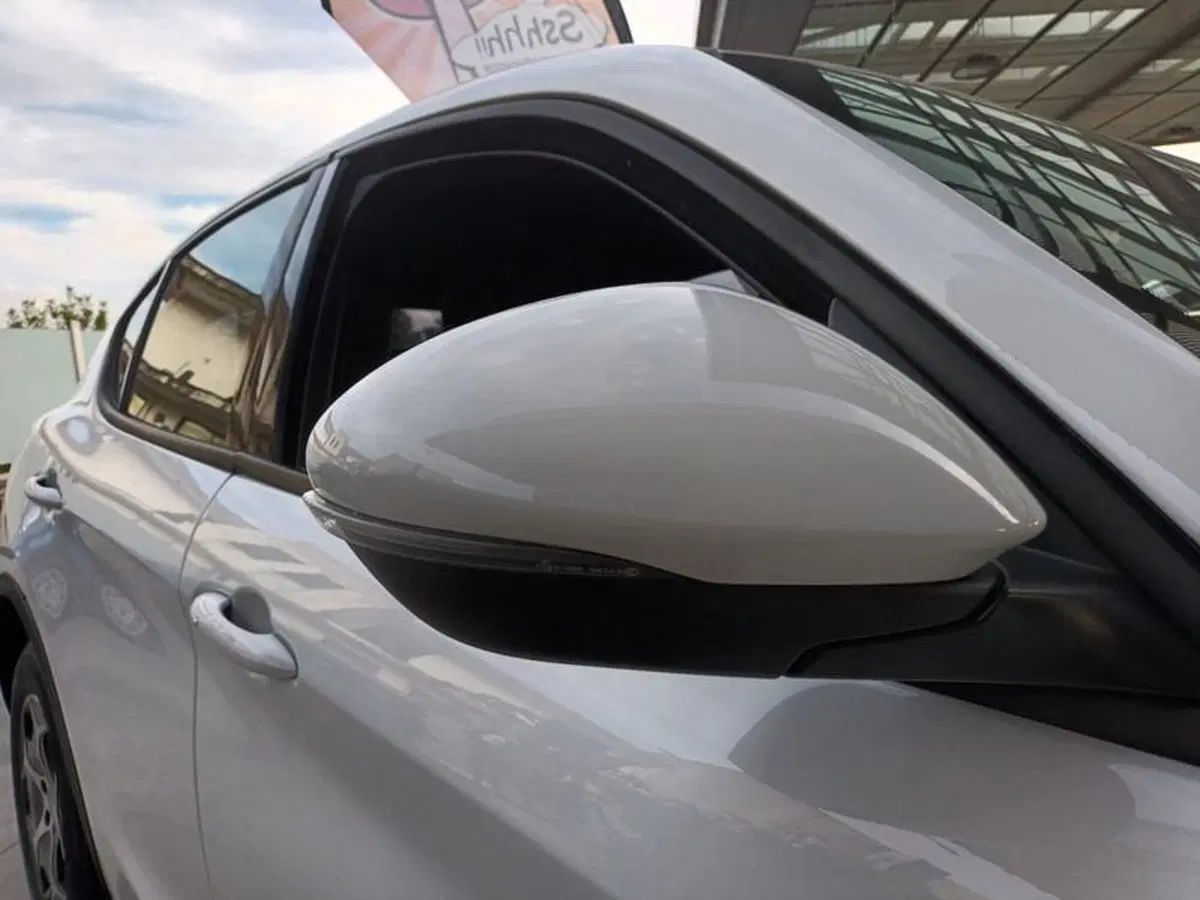 Alfa Romeo Stelvio usata a Bari (5)