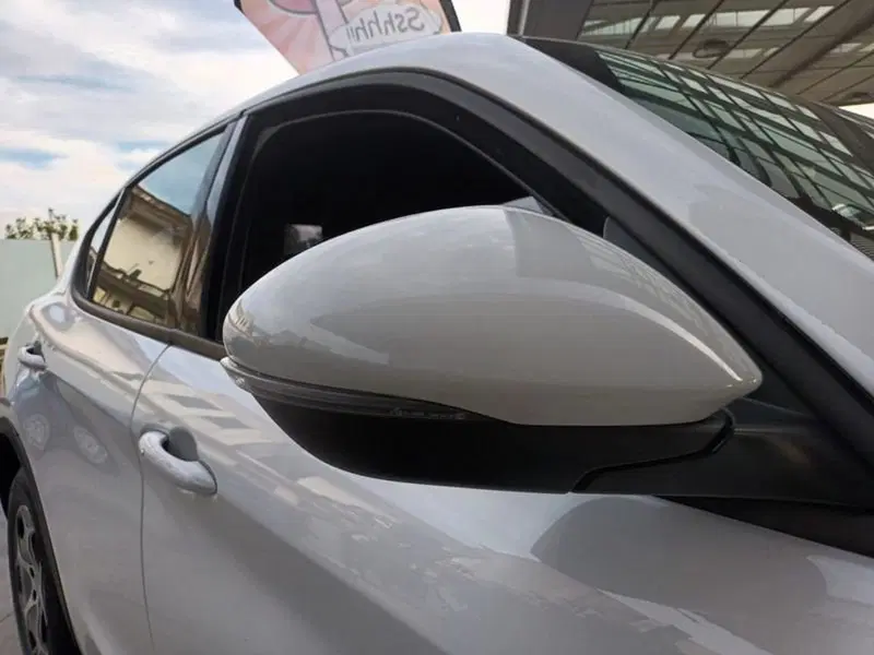 Alfa Romeo Stelvio usata a Bari (4)