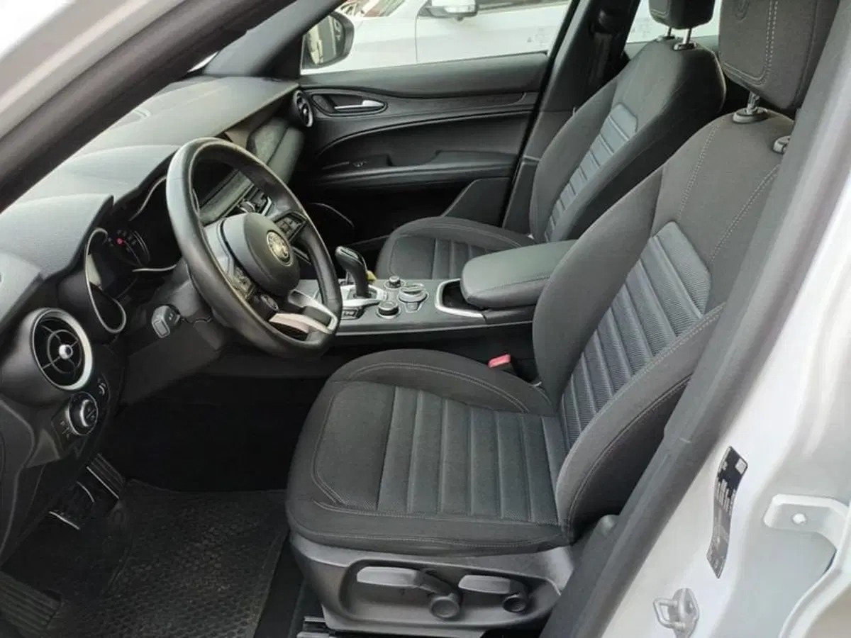 Alfa Romeo Stelvio usata a Bari (7)