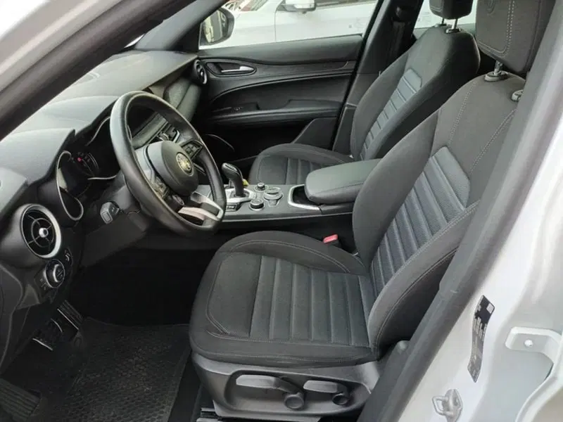 Alfa Romeo Stelvio usata a Bari (6)