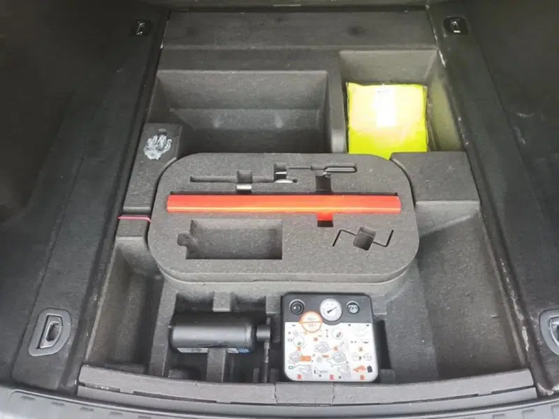 Alfa Romeo Stelvio usata a Bari (8)