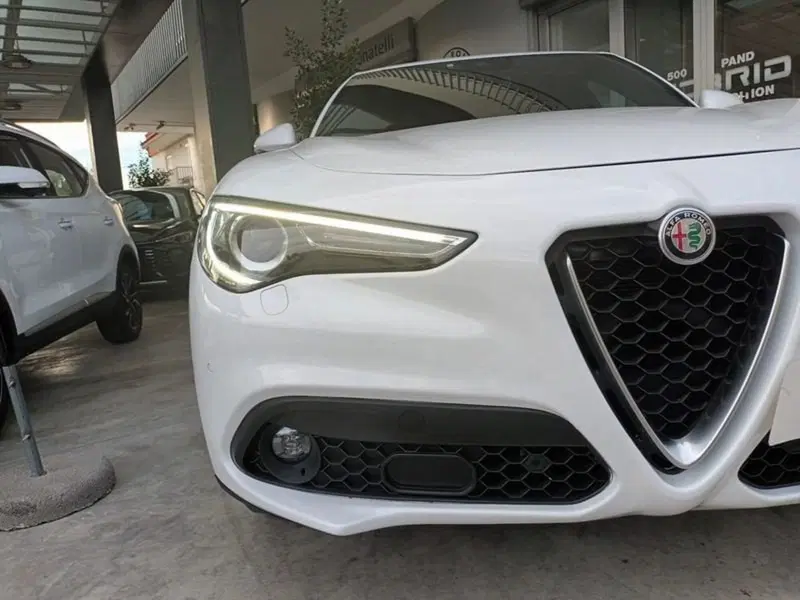 Alfa Romeo Stelvio usata a Bari (9)