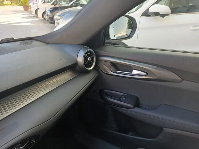 Alfa Romeo Tonale usata a Bari (9)