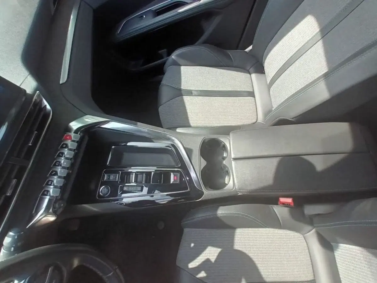 Peugeot 3008 usata a Bari (16)