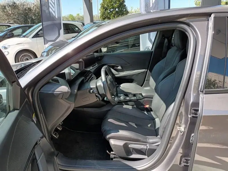 Peugeot 208 usata a Bari (13)