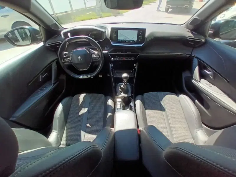 Peugeot 208 usata a Bari (14)