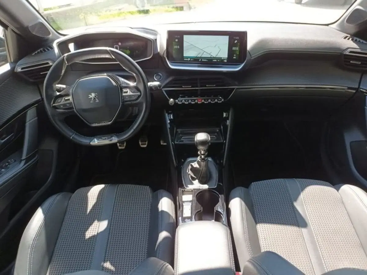 Peugeot 208 usata a Bari (15)