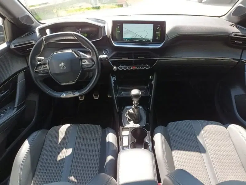 Peugeot 208 usata a Bari (15)