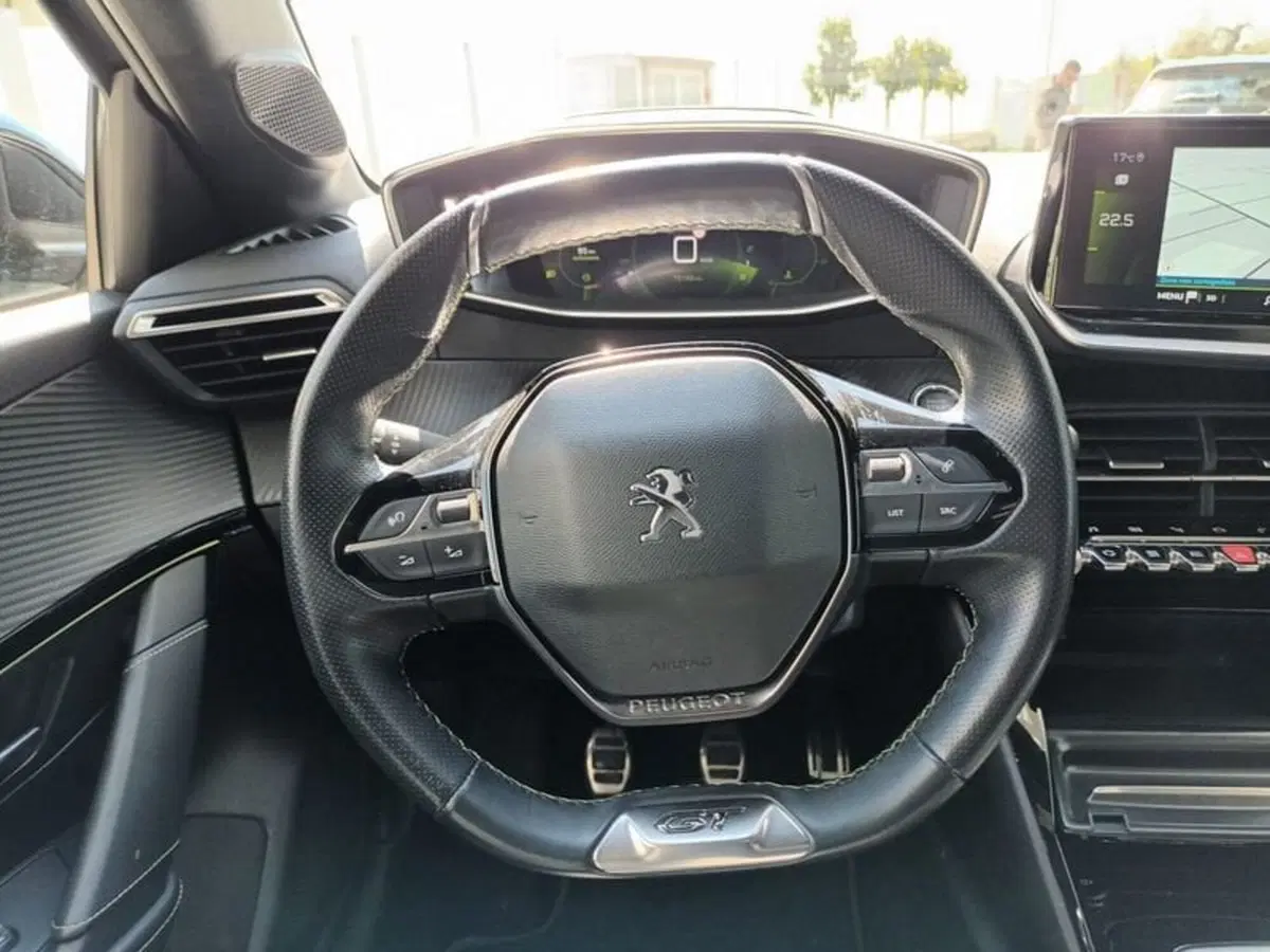 Peugeot 208 usata a Bari (2)