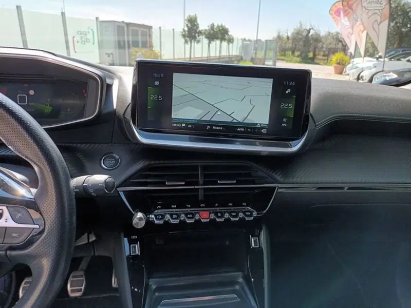 Peugeot 208 usata a Bari (4)