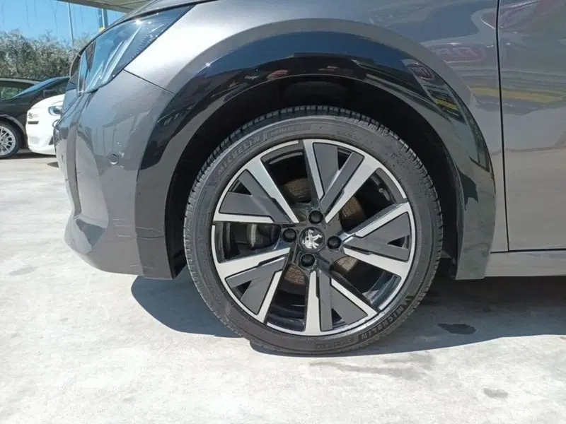 Peugeot 208 usata a Bari (6)