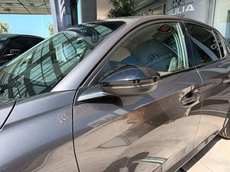 Peugeot 208 usata a Bari (8)
