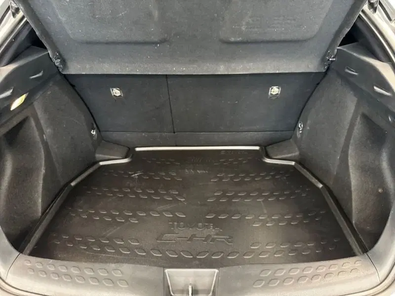 Toyota Toyota C-HR usata a Prato (10)