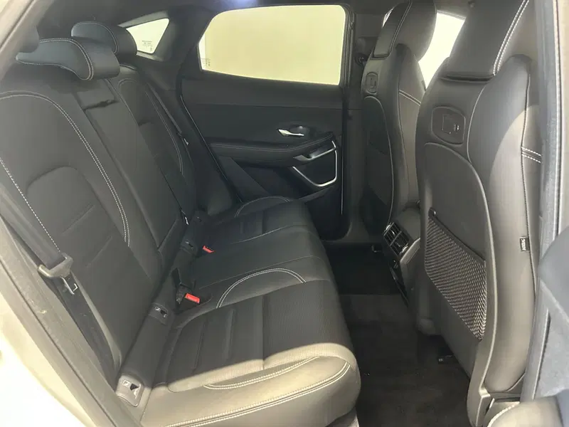 Jaguar E-Pace usata a Napoli (5)