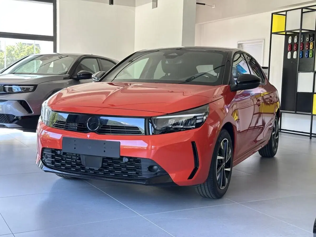 Opel Corsa nuova a Sondrio