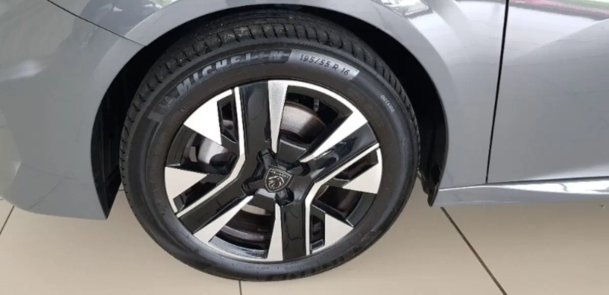Peugeot 208 usata a Pordenone (9)