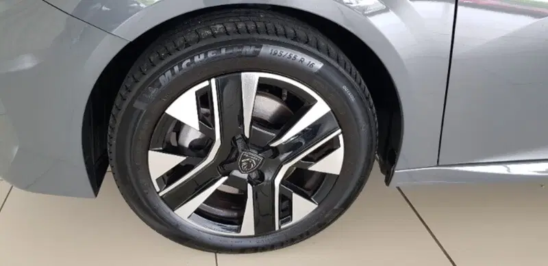 Peugeot 208 usata a Pordenone (9)