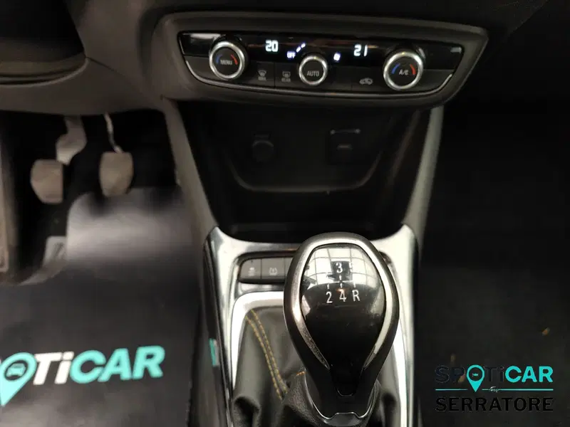 Opel Crossland X usata a Como (12)