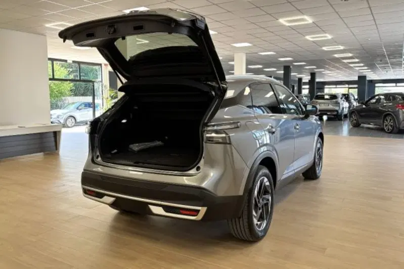 Nissan Qashqai usata a Latina (7)