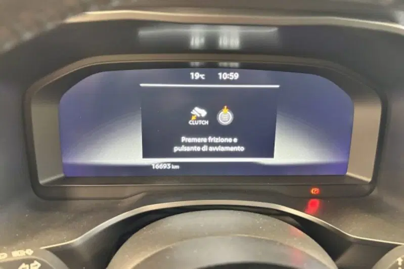 Nissan Qashqai usata a Latina (13)