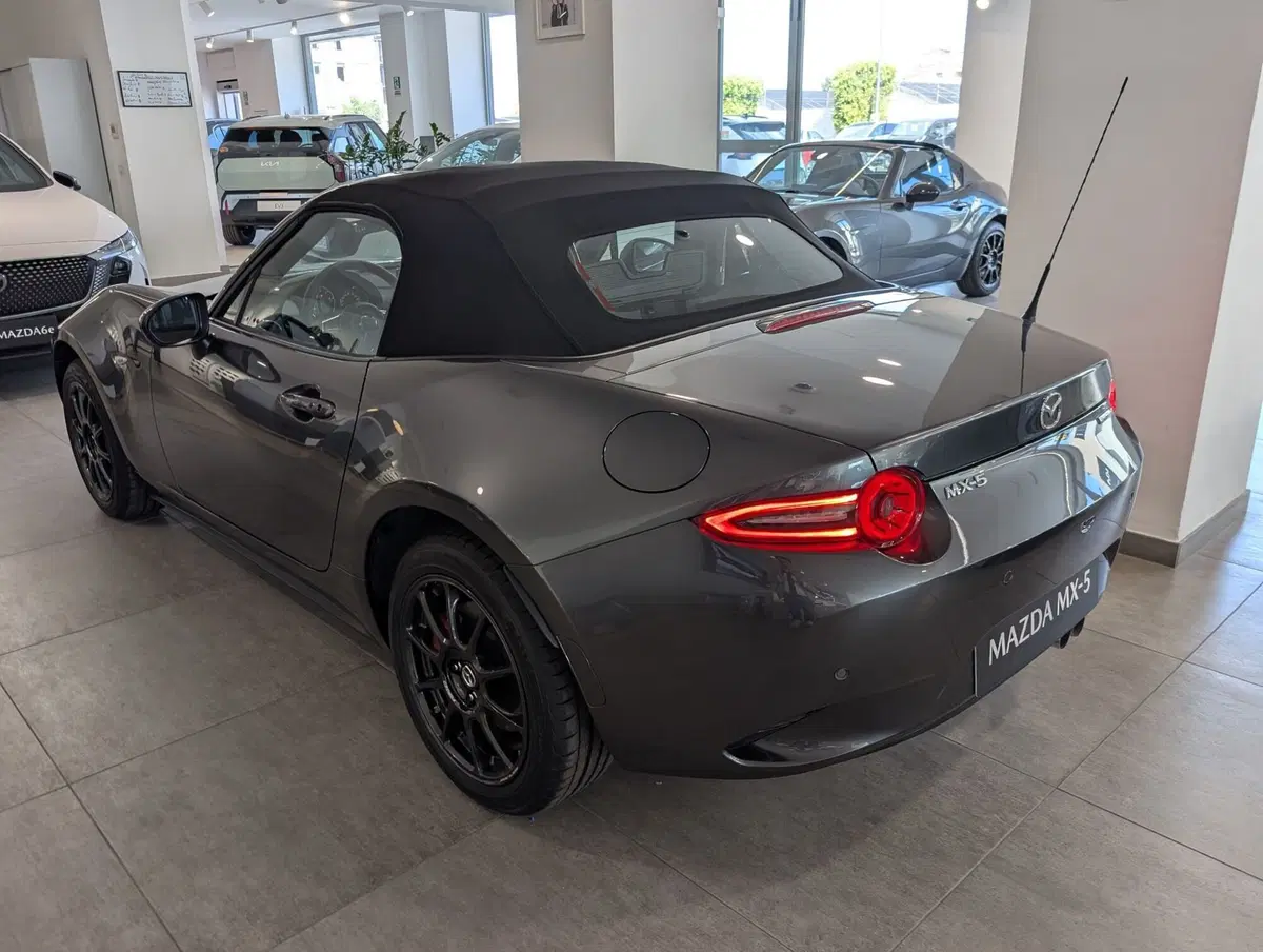 Mazda MX-5 nuova a Napoli (4)