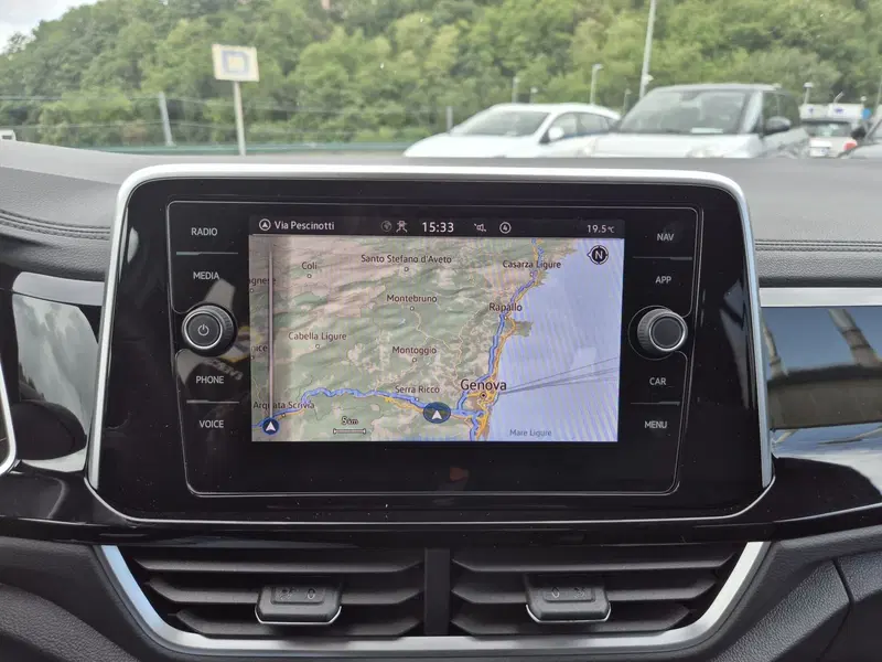 Volkswagen T-Roc usata  (10)