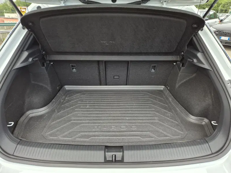 Volkswagen T-Roc usata  (11)