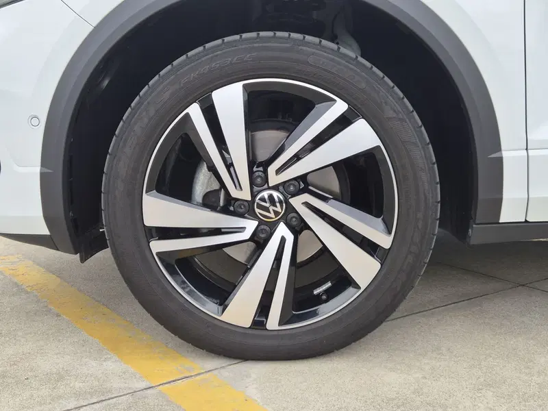 Volkswagen T-Roc usata  (12)