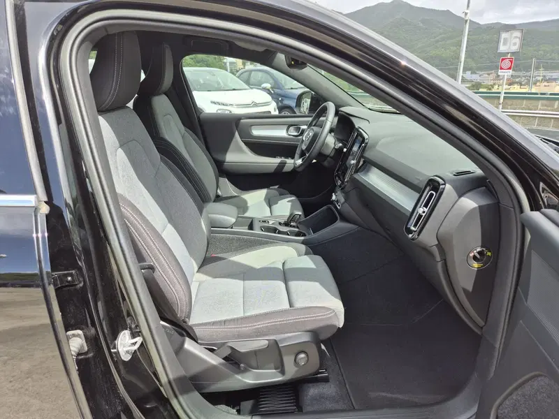 Volvo XC40 usata  (9)