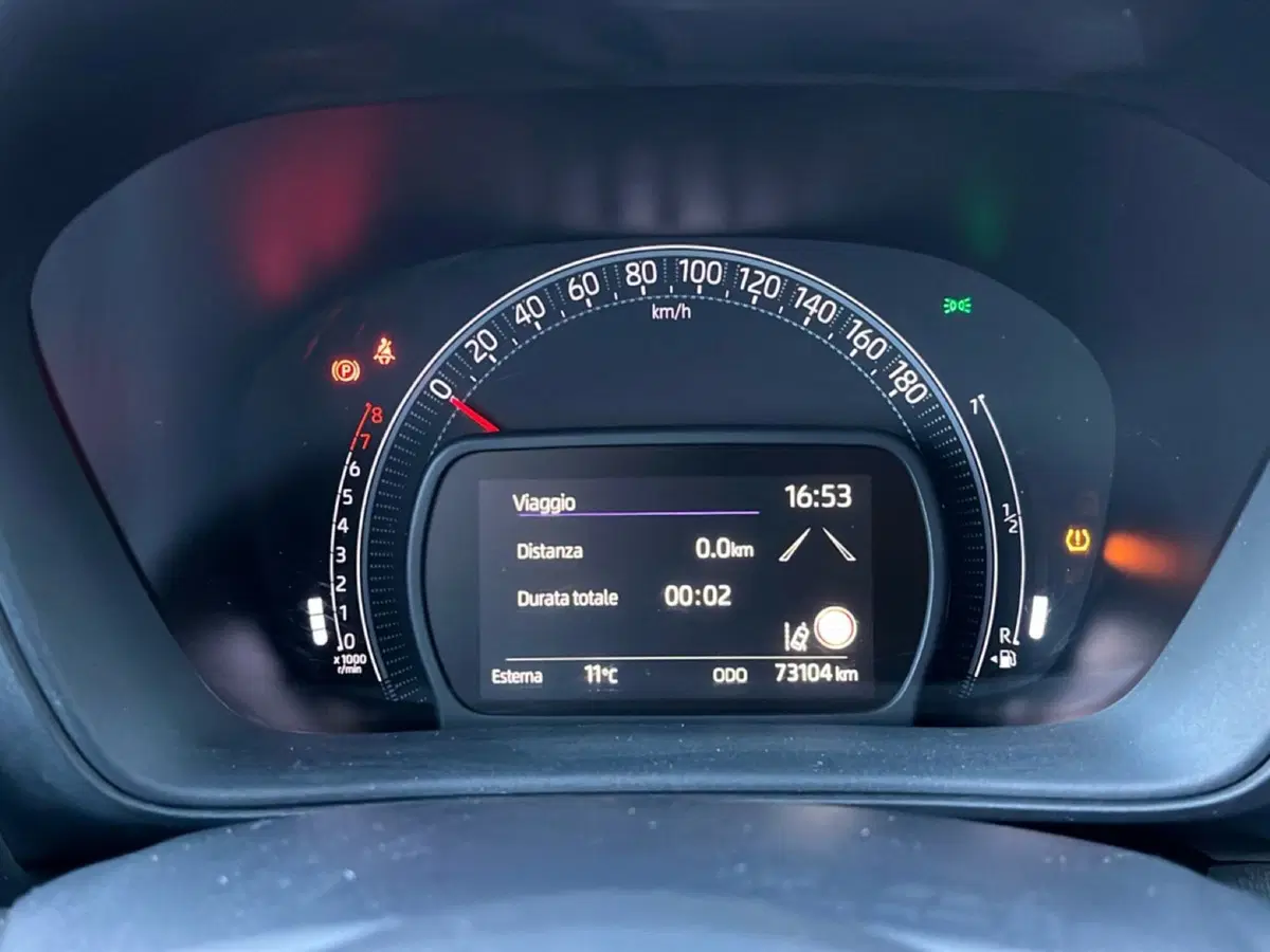 Toyota Aygo X usata a Catania (10)
