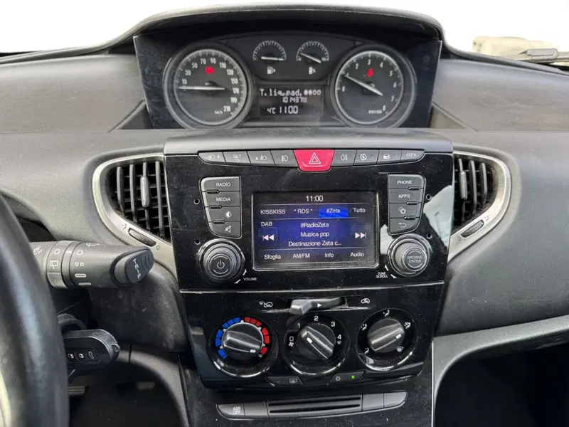 Lancia Ypsilon usata a Pistoia (15)