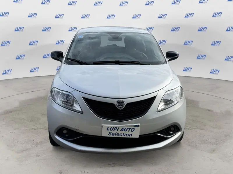 Lancia Ypsilon usata a Pistoia (2)