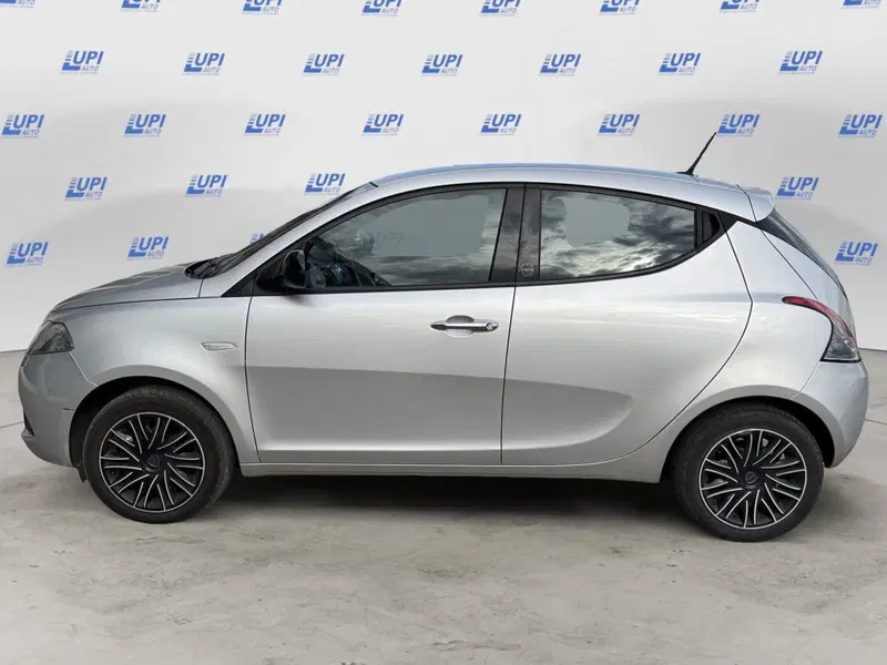 Lancia Ypsilon usata a Pistoia (5)