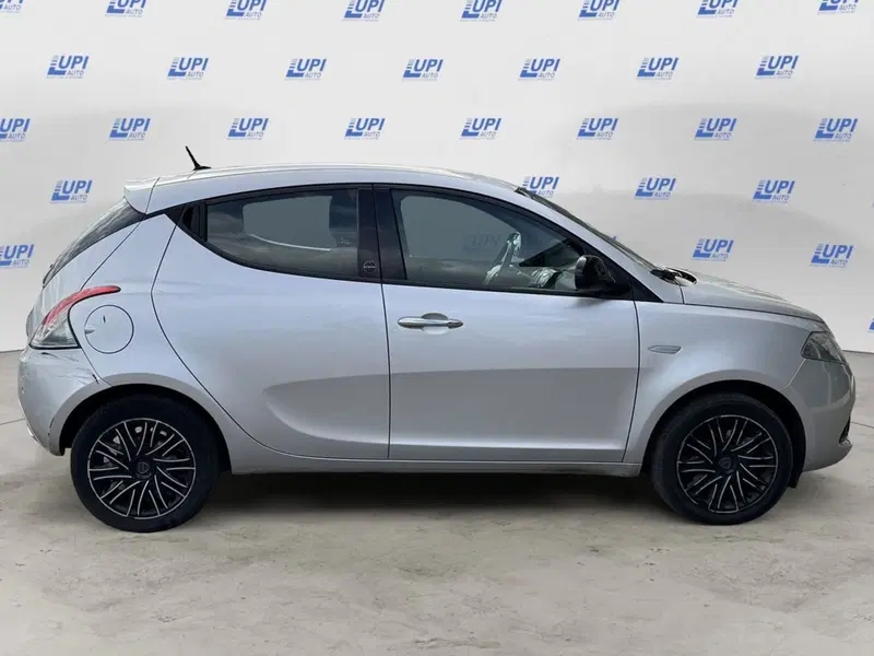 Lancia Ypsilon usata a Pistoia (7)
