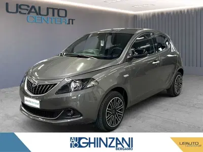 Lancia Ypsilon 1.0 FireFly 5 porte S&amp;S Hybrid Gold Plus del 2022 usata a Bergamo