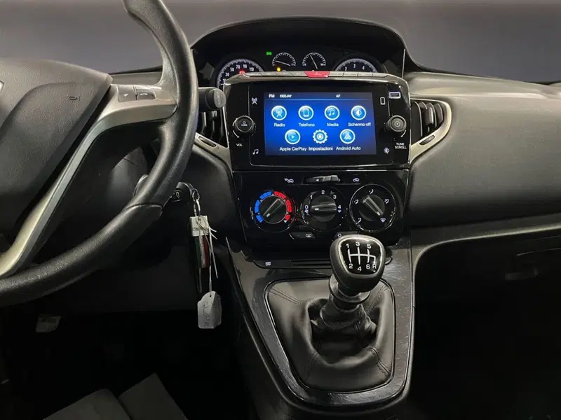 Lancia Ypsilon usata a Bergamo (10)