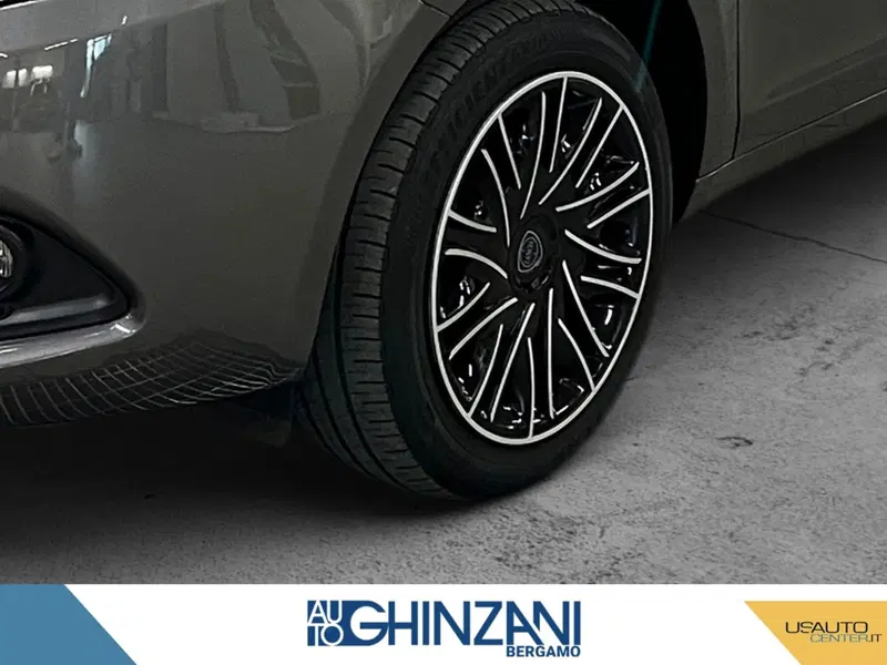 Lancia Ypsilon usata a Bergamo (14)