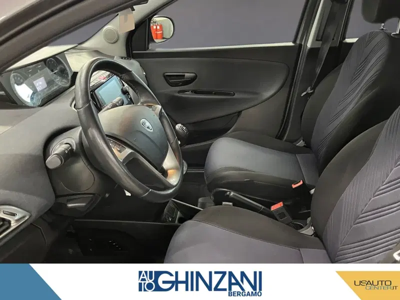 Lancia Ypsilon usata a Bergamo (6)