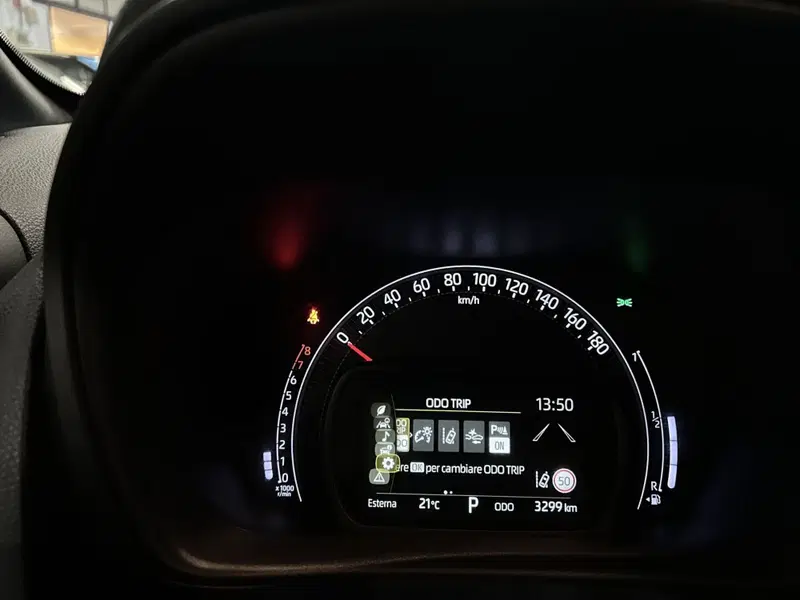 Toyota Aygo X usata a Milano (6)